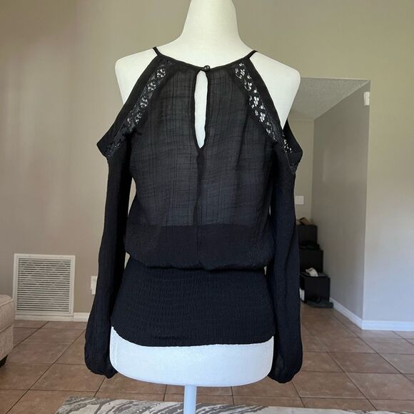 XOXO Open Shoulders Top - Picture 3 of 8